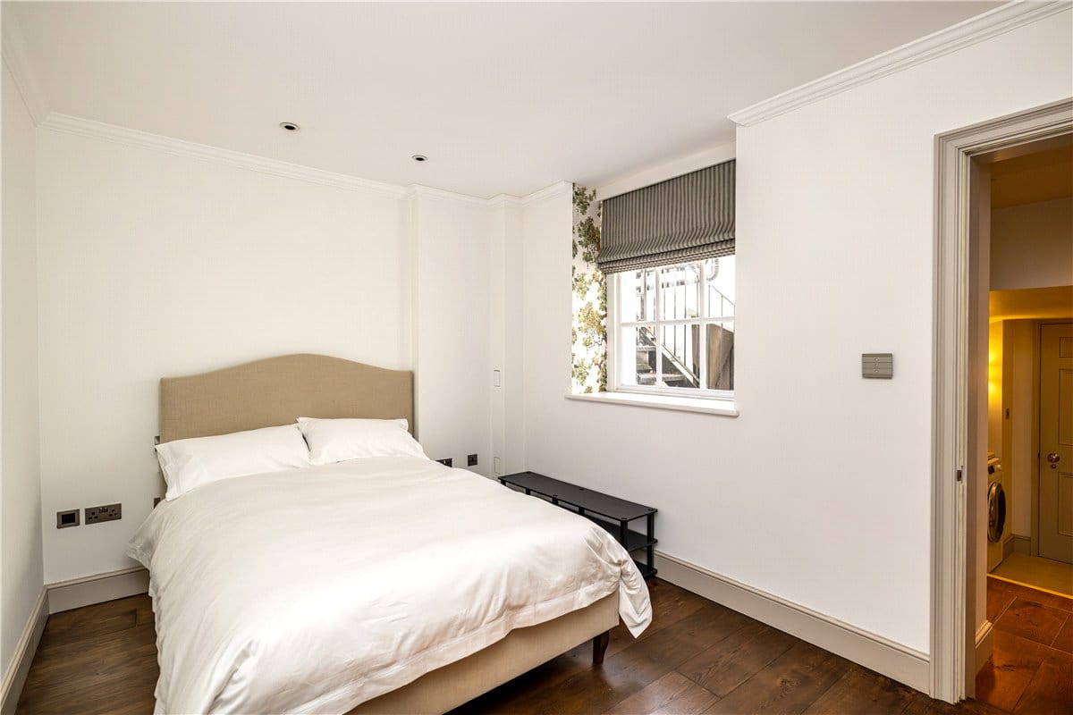 6 bedroom house, Chesterfield Hill, Mayfair W1J - Available
