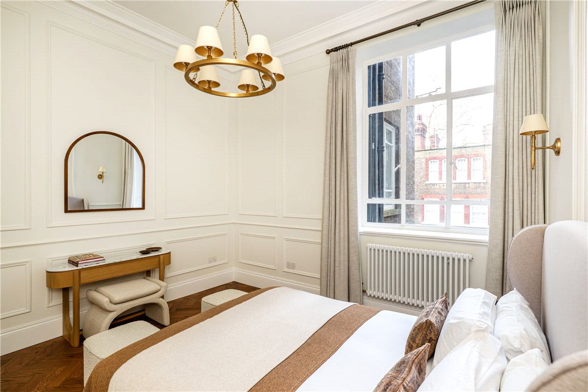 1 bedroom flat, Upper Brook Street, Mayfair W1K - Available