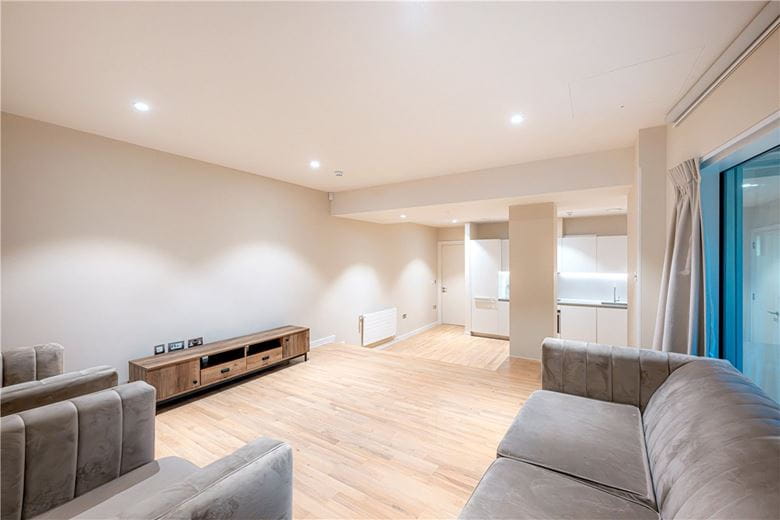 2 bedroom flat, Star Yard, London WC2A - Available