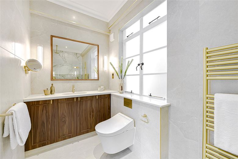 3 bedroom flat, Grosvenor Square, Mayfair W1K - Available