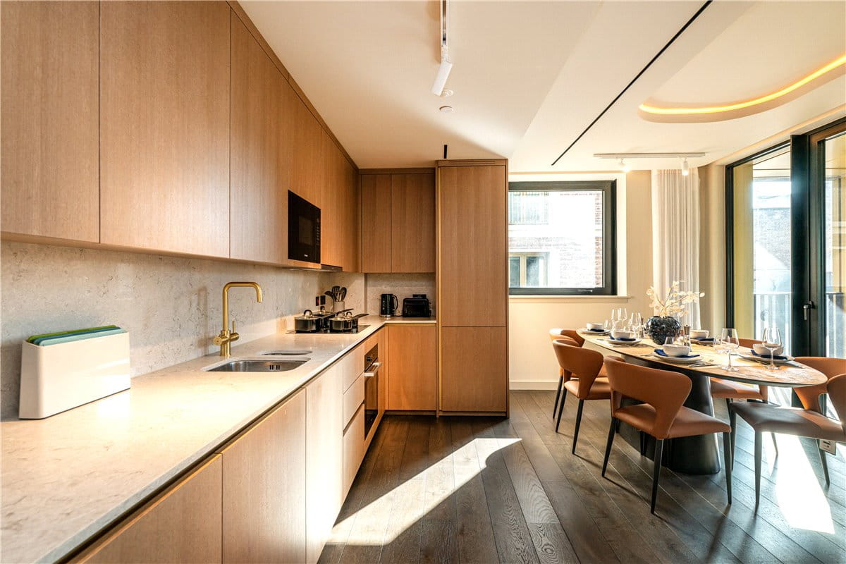 3 bedroom flat, Fareham Street, London W1F - Available