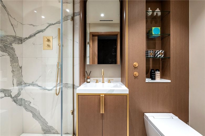 3 bedroom flat, Fareham Street, London W1F - Available