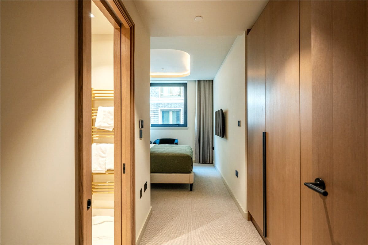 3 bedroom flat, Fareham Street, London W1F - Available