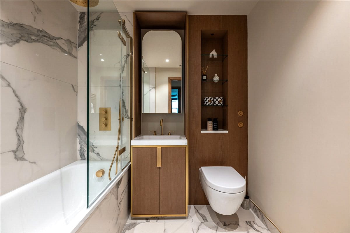 3 bedroom flat, Fareham Street, London W1F - Available