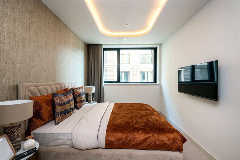 3 bedroom flat, Fareham Street, London W1F - Available