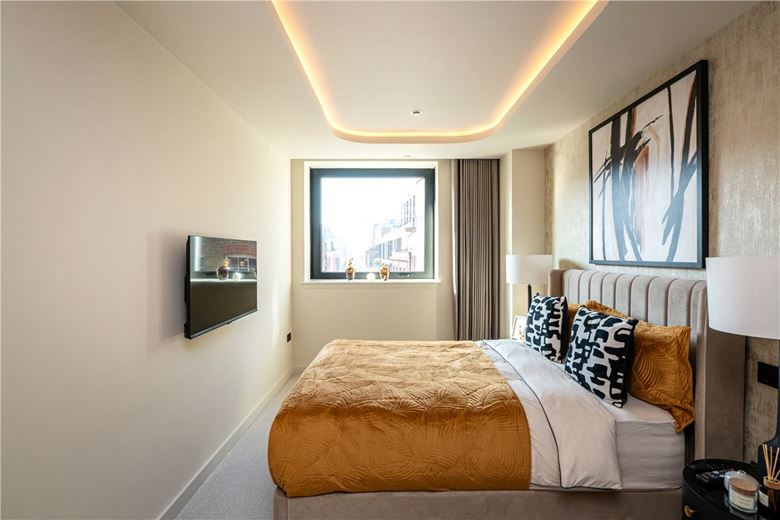 3 bedroom flat, Fareham Street, London W1F - Available