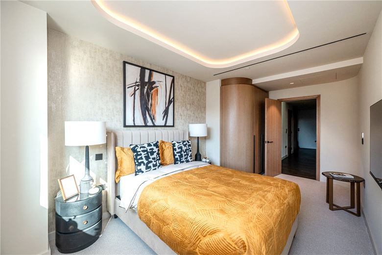 3 bedroom flat, Fareham Street, London W1F - Available