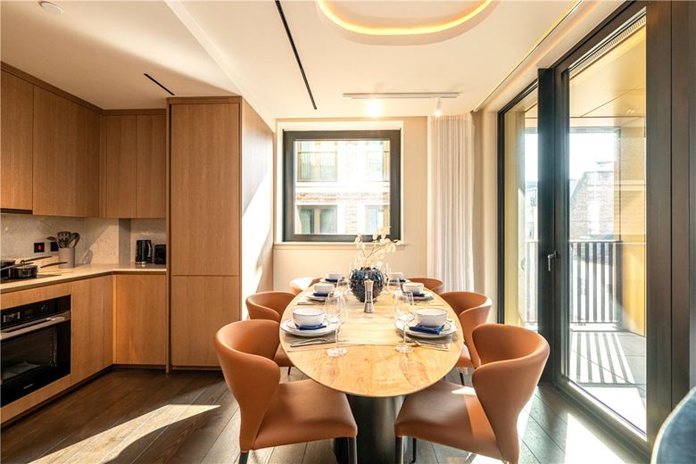 3 bedroom flat, Fareham Street, London W1F - Available