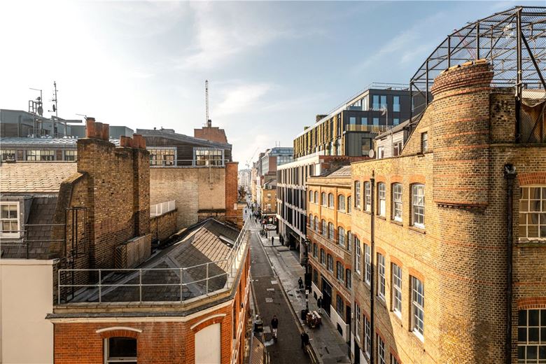 3 bedroom flat, Fareham Street, London W1F - Available