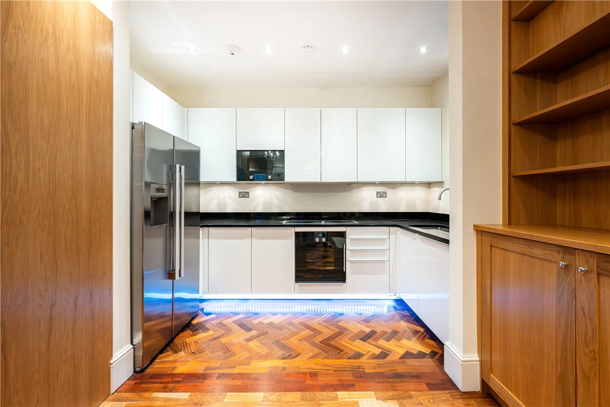 2 bedroom flat, Grosvenor Square, Mayfair W1K - Available