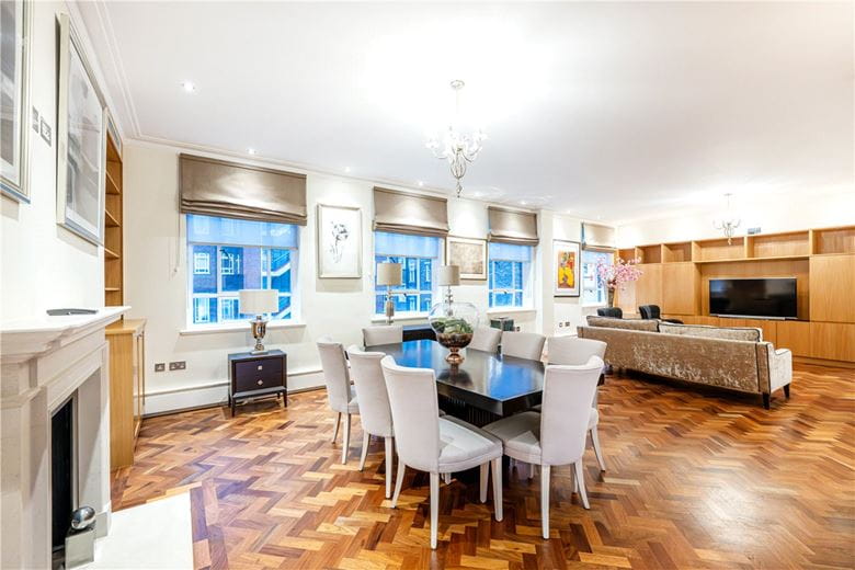 2 bedroom flat, Grosvenor Square, Mayfair W1K - Available