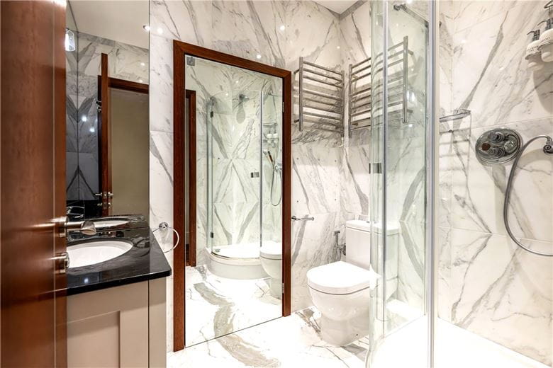 2 bedroom flat, Grosvenor Square, Mayfair W1K - Available