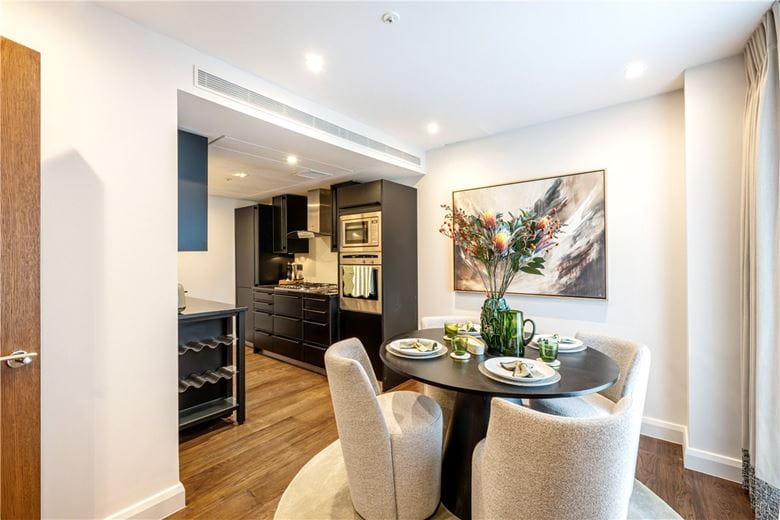 2 bedroom flat, North Row, Mayfair W1K