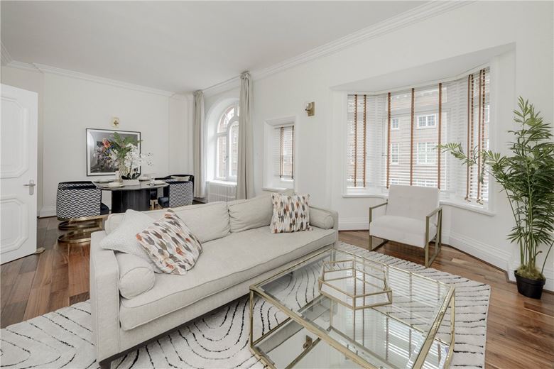 2 bedroom flat, Berkeley Street, Mayfair W1J - Available