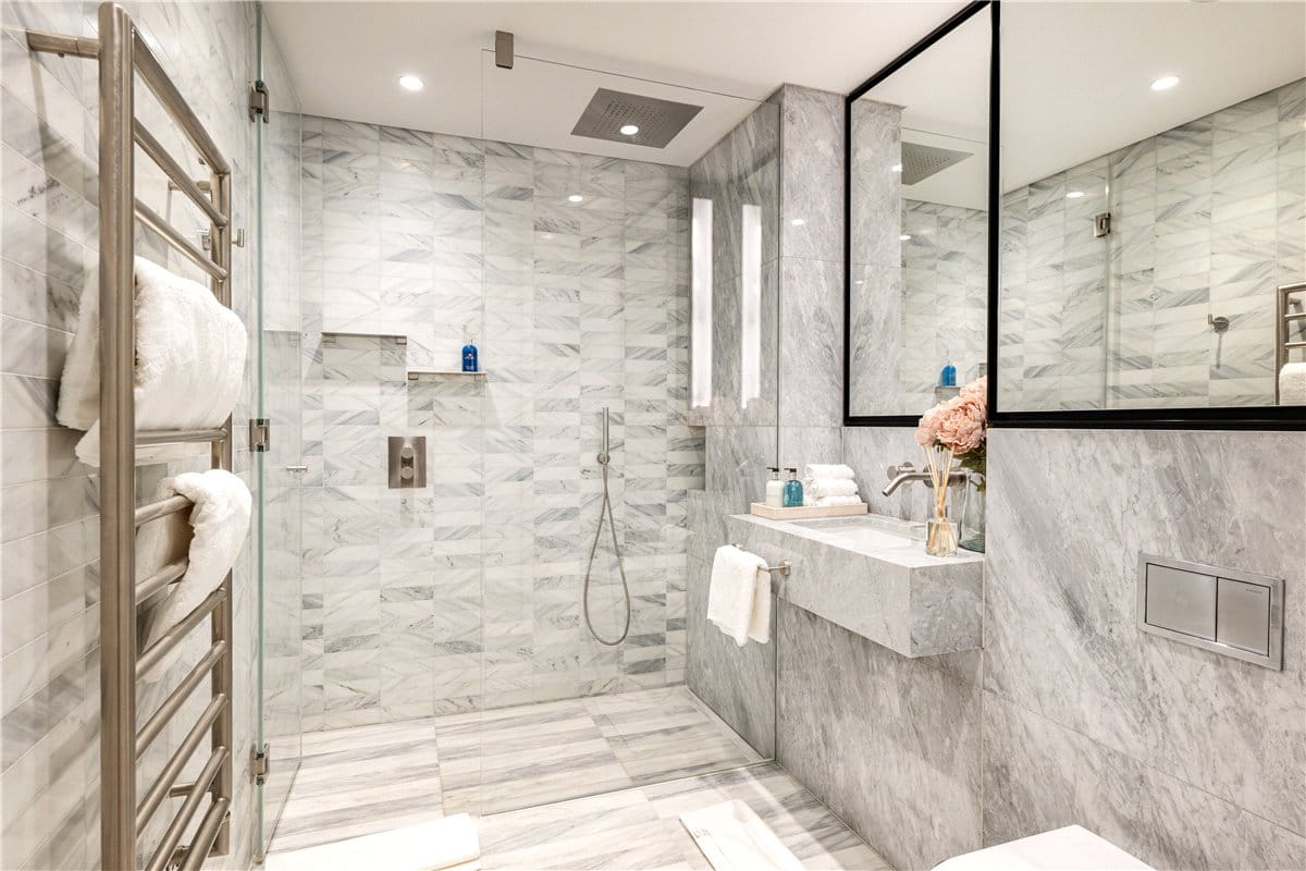 2 bedroom flat, Cork Street, Mayfair W1S - Available