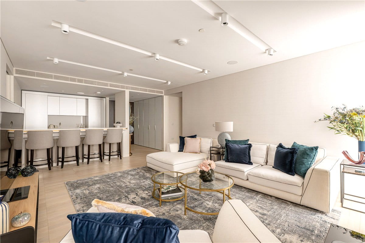 2 bedroom flat, Cork Street, Mayfair W1S - Available