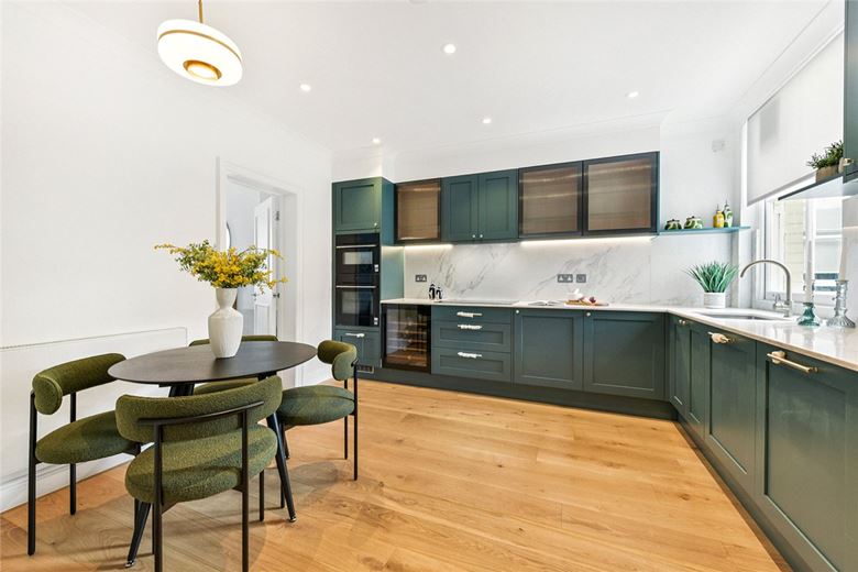 4 bedroom flat, St Georges Court, Gloucester Road SW7 - Available