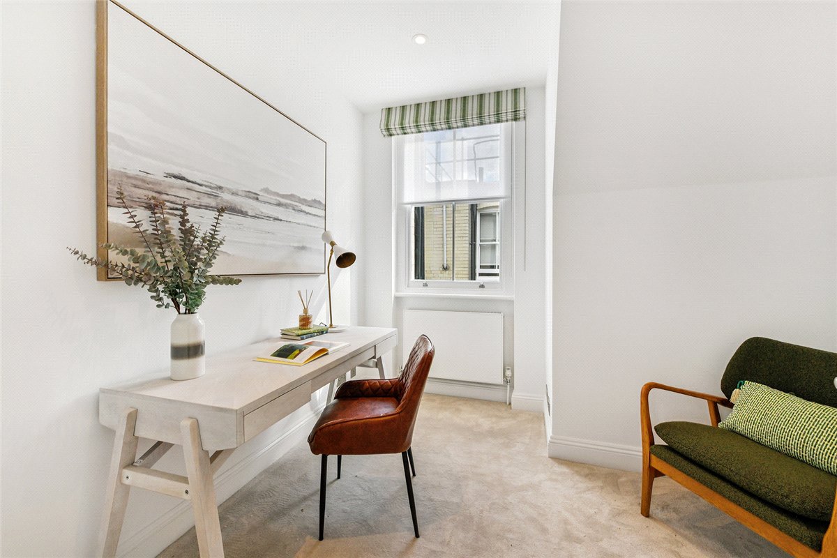 4 bedroom flat, St Georges Court, Gloucester Road SW7 - Available