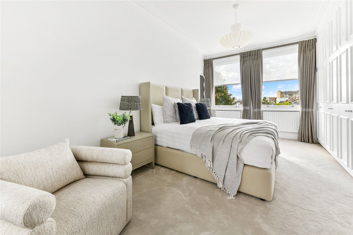 4 bedroom flat, St Georges Court, Gloucester Road SW7 - Available