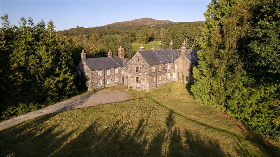 11 bedroom house, Talsarnau, Gwynedd LL47 - Available