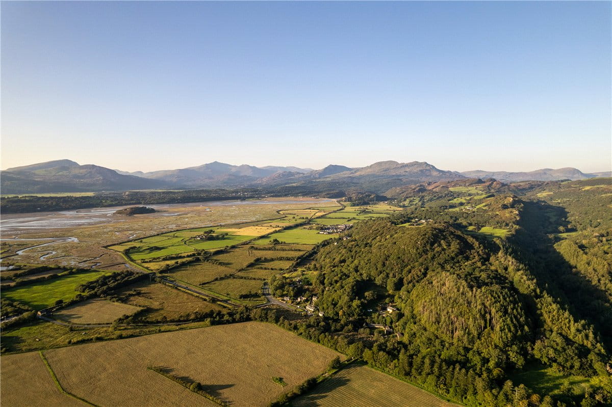 11 bedroom house, Talsarnau, Gwynedd LL47 - Available