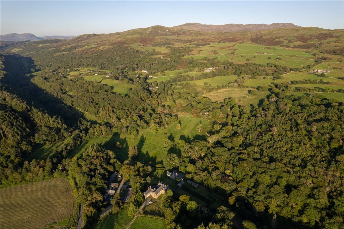 11 bedroom house, Talsarnau, Gwynedd LL47 - Available