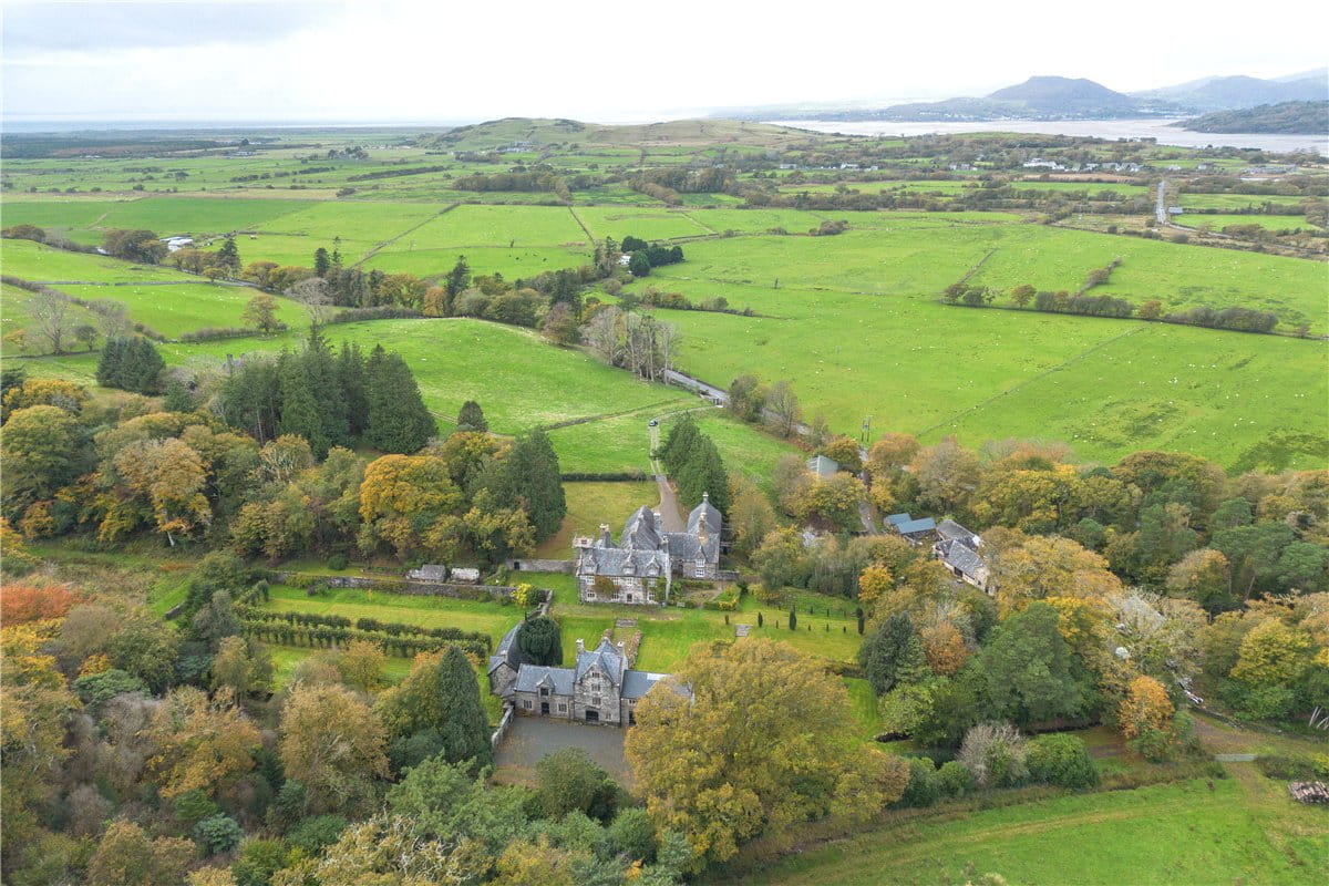 11 bedroom house, Talsarnau, Gwynedd LL47 - Available