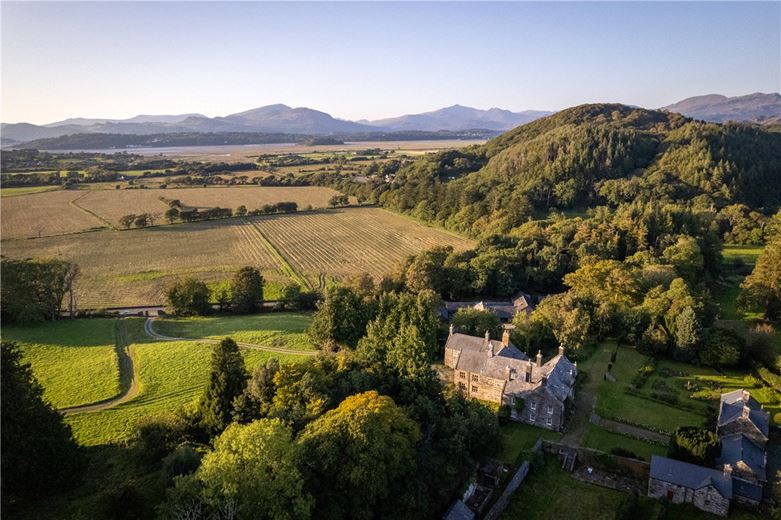 11 bedroom house, Talsarnau, Gwynedd LL47 - Available