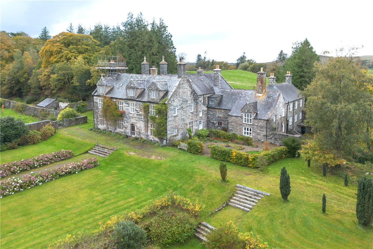 11 bedroom house, Talsarnau, Gwynedd LL47 - Available