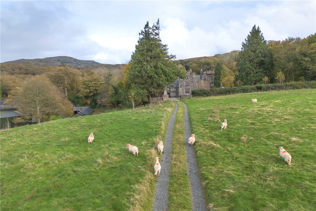 11 bedroom house, Talsarnau, Gwynedd LL47 - Available