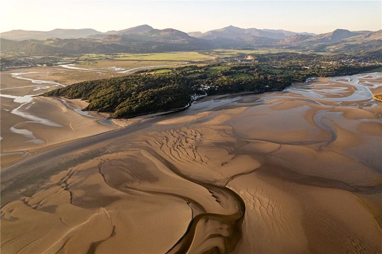 11 bedroom house, Talsarnau, Gwynedd LL47 - Available