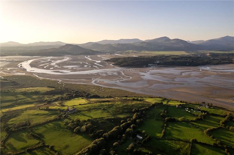 11 bedroom house, Talsarnau, Gwynedd LL47 - Available