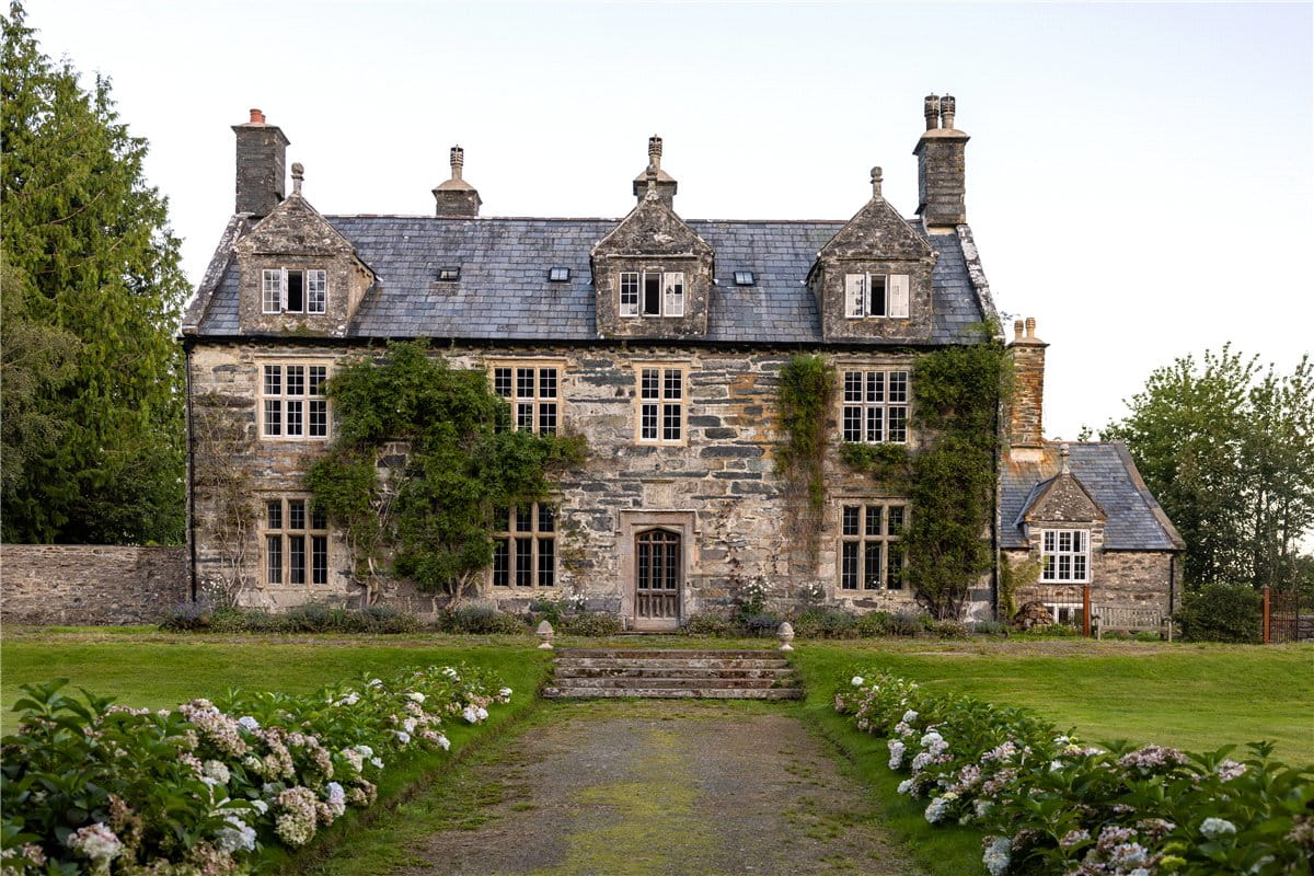 11 bedroom house, Talsarnau, Gwynedd LL47 - Available