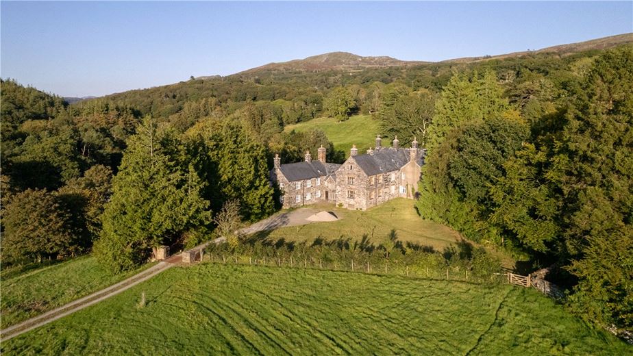 11 bedroom house, Talsarnau, Gwynedd LL47 - Available