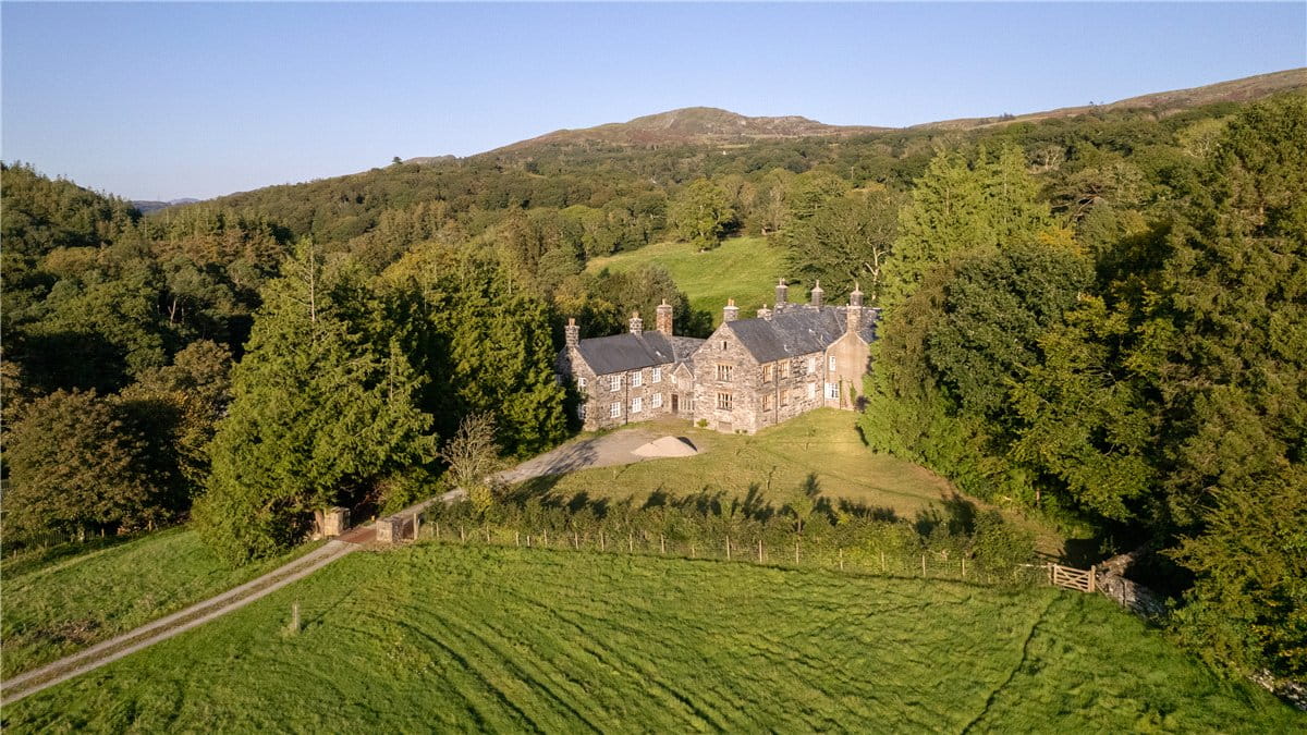 11 bedroom house, Talsarnau, Gwynedd LL47 - Available