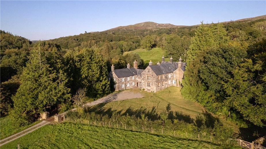 11 bedroom house, Talsarnau, Gwynedd LL47 - Available