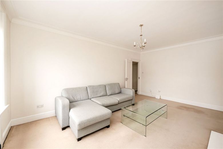 1 bedroom flat, Chesterfield Gardens, Mayfair W1J - Available