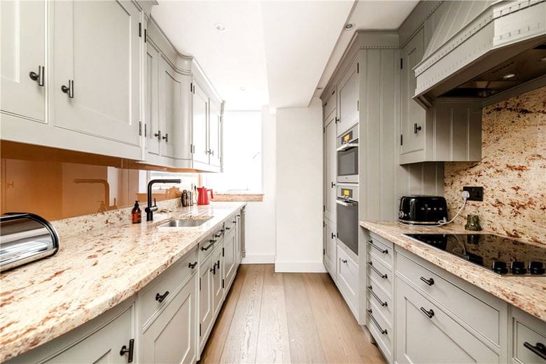 2 bedroom flat, Bourdon Street, London W1K - Available