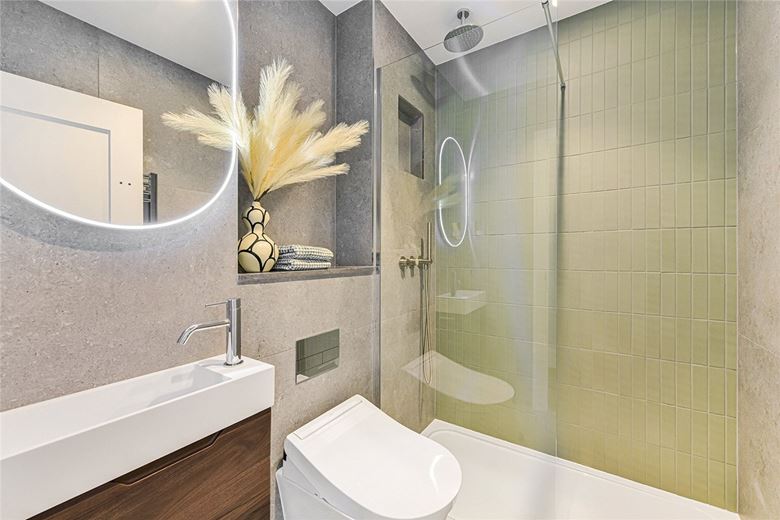 2 bedroom flat, Richmond Court, 200 Sloane Street SW1X - Available
