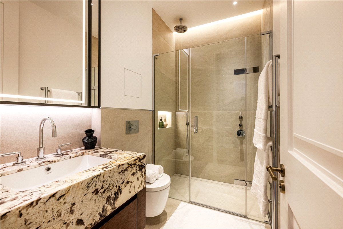 1 bedroom flat, Charles Street, London W1J - Available