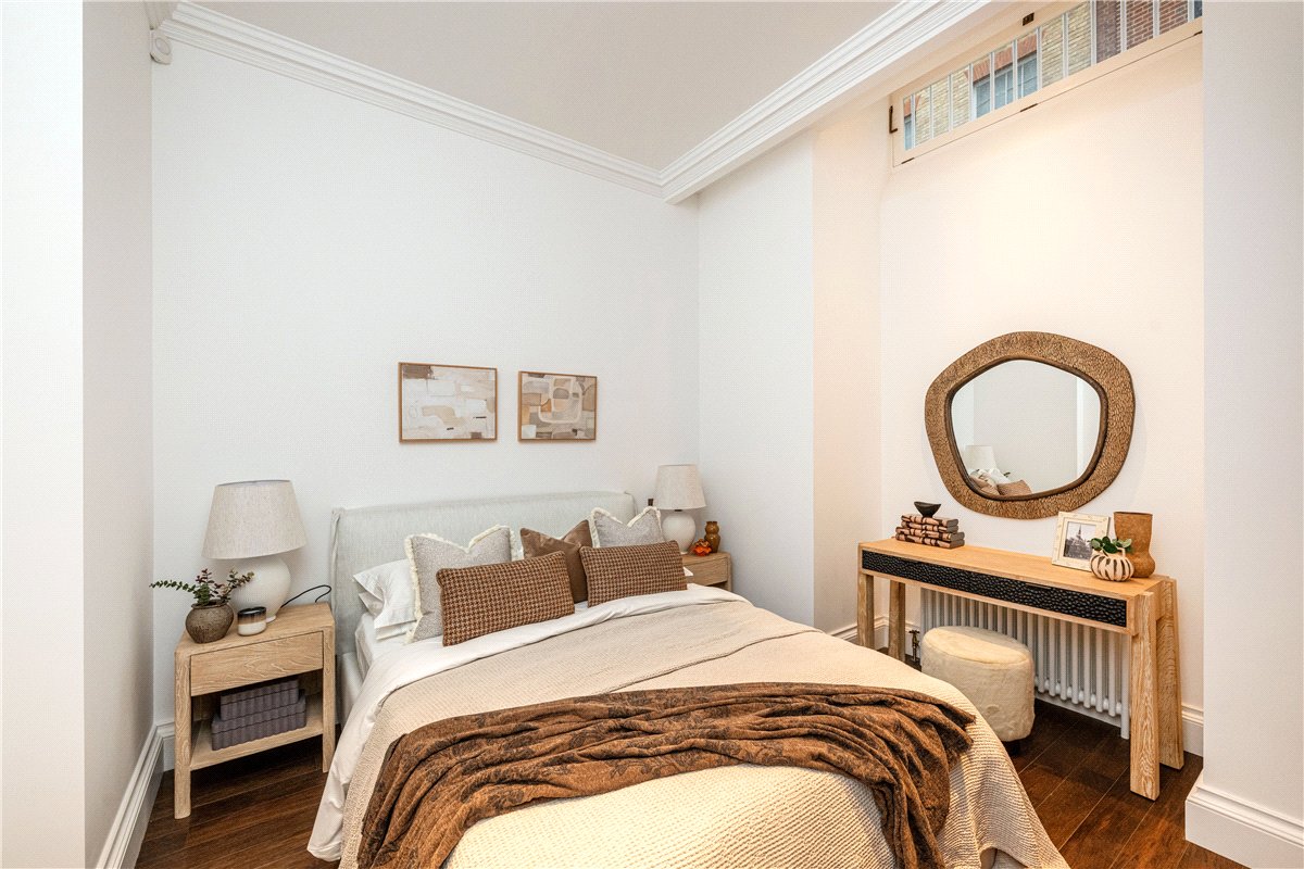 1 bedroom flat, Charles Street, London W1J - Available