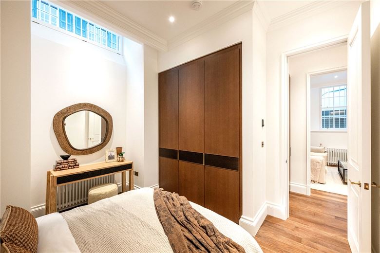 1 bedroom flat, Charles Street, London W1J - Available