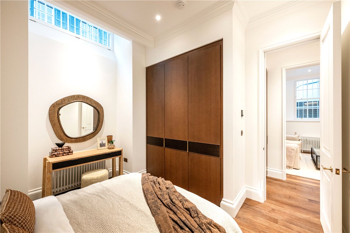 1 bedroom flat, Charles Street, London W1J - Available