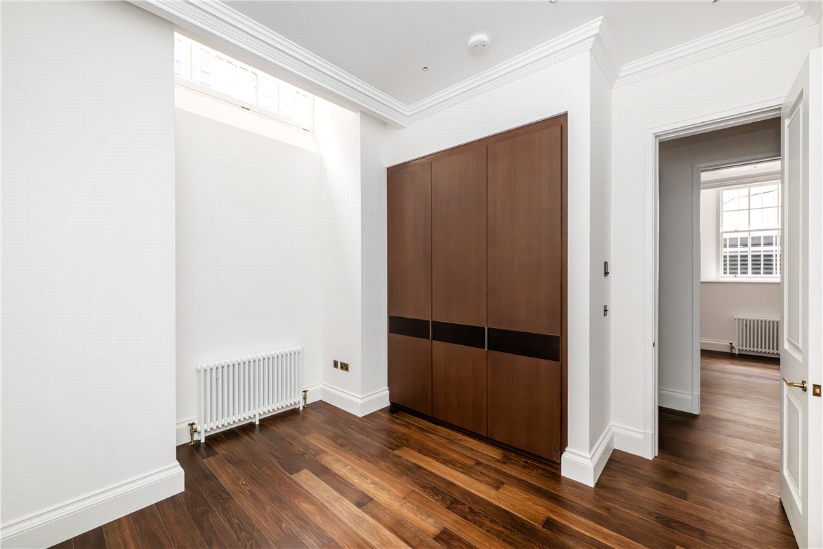 1 bedroom flat, Charles Street, London W1J - Available
