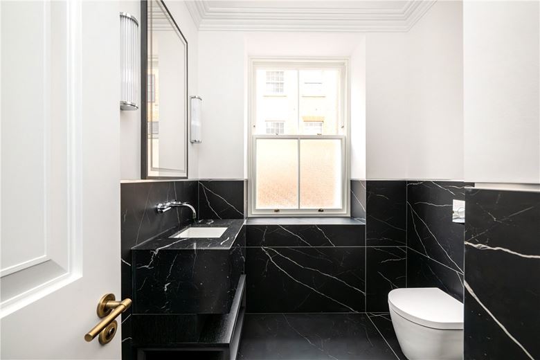 3 bedroom house, Charles Street, London W1J - Available