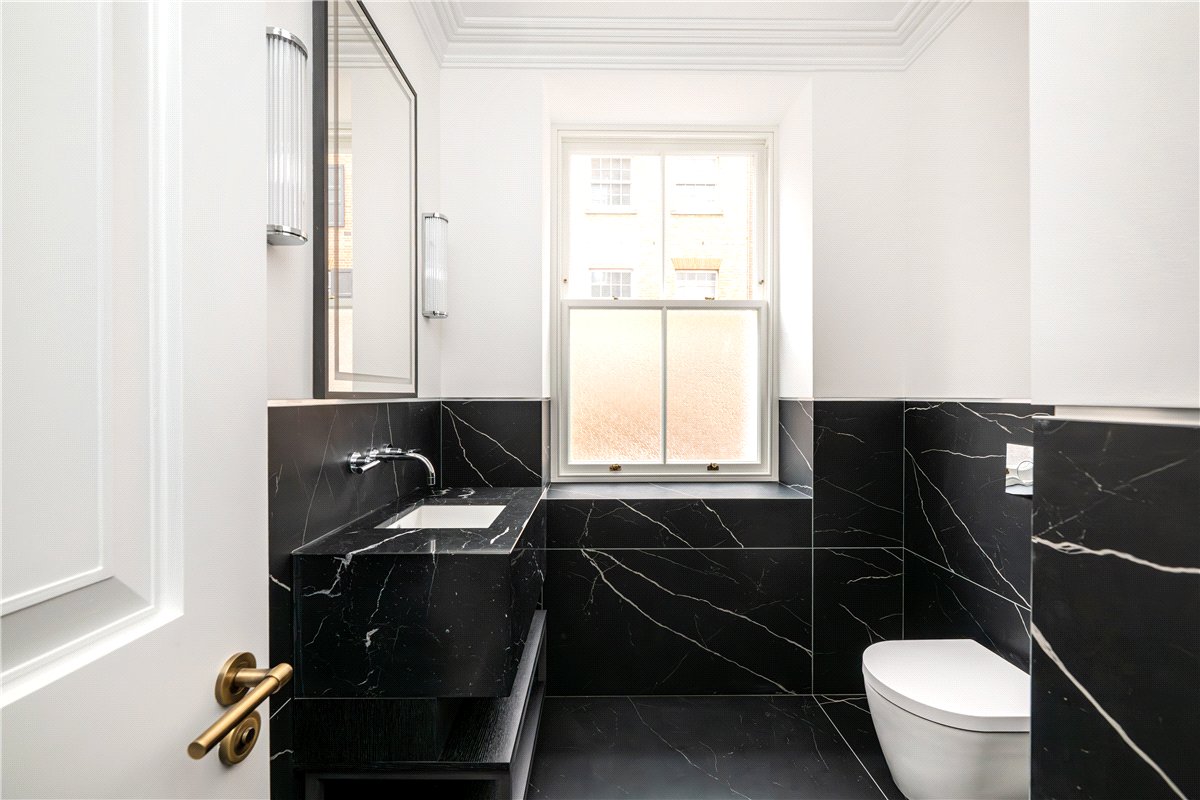 3 bedroom house, Charles Street, London W1J - Available