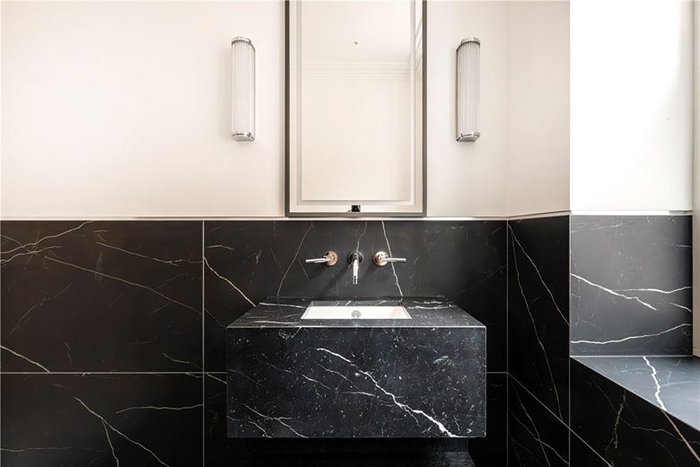 3 bedroom house, Charles Street, London W1J - Available