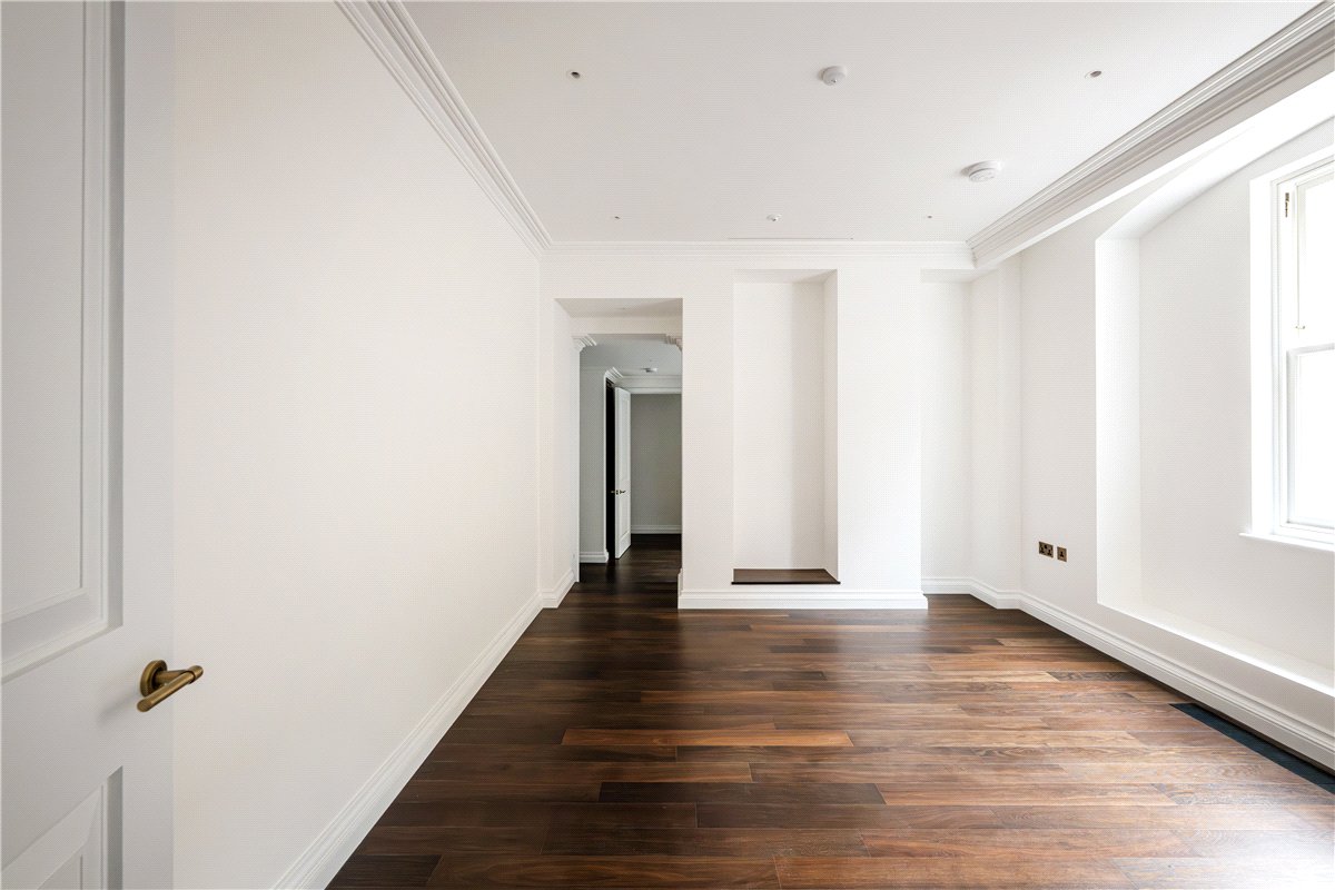 3 bedroom house, Charles Street, London W1J - Available