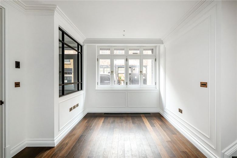 3 bedroom house, Charles Street, London W1J - Available