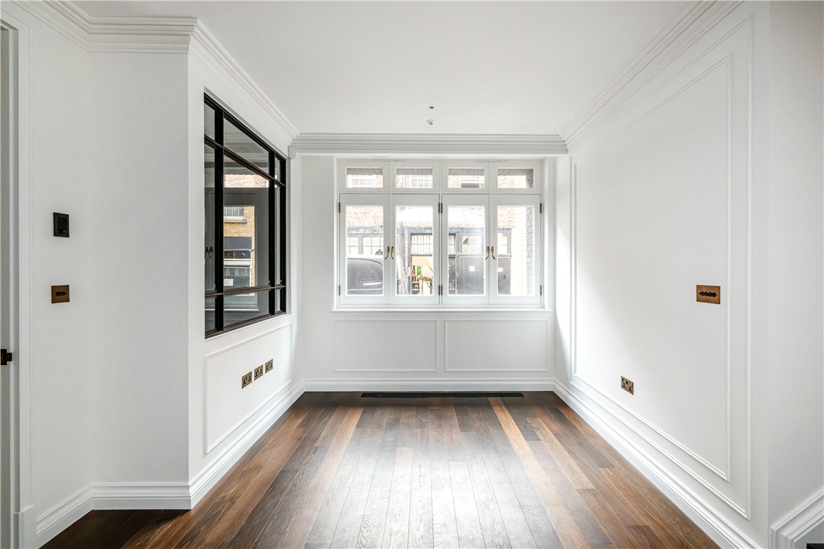 3 bedroom house, Charles Street, London W1J - Available